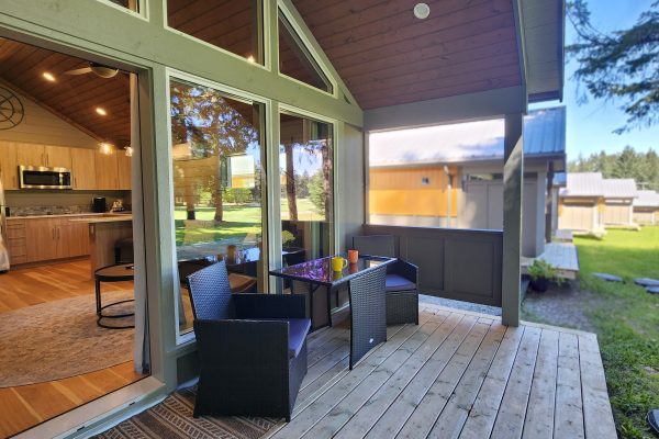 COTTAGES DECK